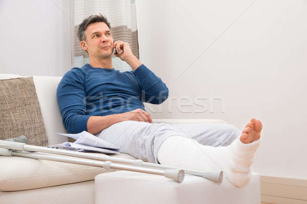 Mozgássérült férfi beszél mobiltelefon láb ül Stock fotó © AndreyPopov