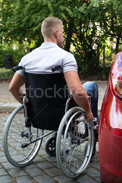 Foto stock: Homem · cadeira · de · rodas · carro · moço · árvore