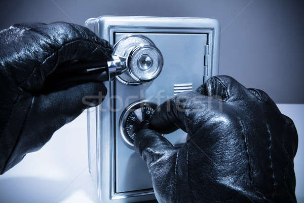 Ladrão seguro estetoscópio mão Foto stock © AndreyPopov