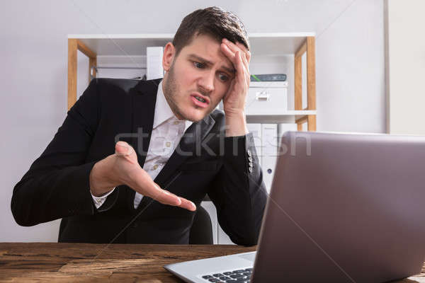 Stockfoto: Triest · zakenman · naar · laptop · jonge · kantoor