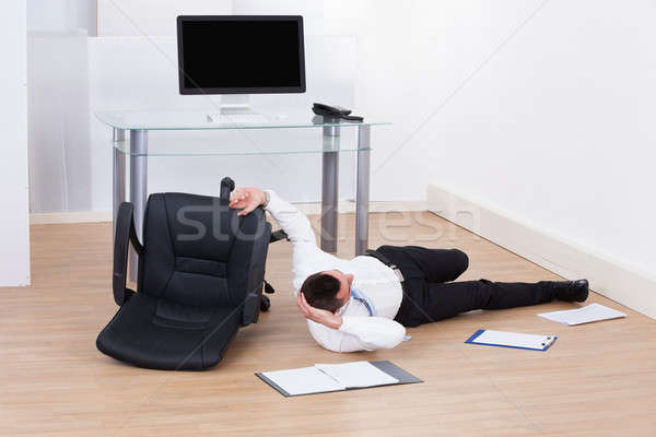 Biznesmen krzesło biurowe młodych działalności biuro Zdjęcia stock © AndreyPopov