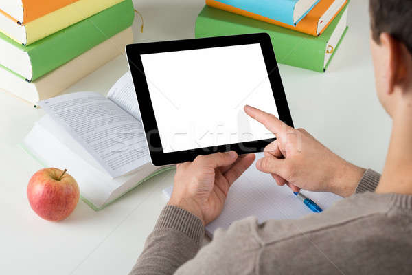 Stock foto: Studenten · anfassen · digitalen · Tablet · Bildschirm