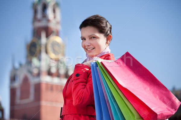 Fiatal nő bevásárlótáskák boldog sétál utca divat Stock fotó © AndreyPopov