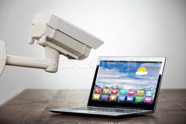 Câmera de segurança laptop secretária diferente Foto stock © AndreyPopov