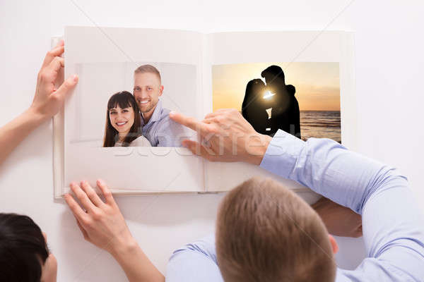 Widoku para patrząc biały Zdjęcia stock © AndreyPopov