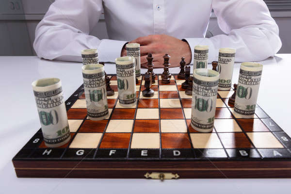 Geschäftsmann spielen Schach Schachfigur Banknoten gerollt Stock foto © AndreyPopov