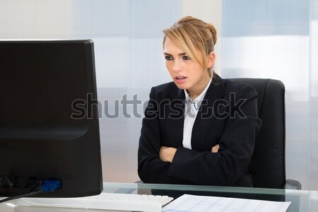 Stock foto: Geschäftsfrau · schauen · Computer · Büro · jungen · Arm