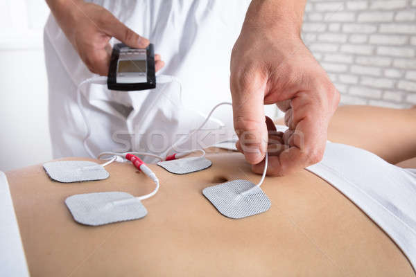 Terapeutul stomac mână femeie medical Imagine de stoc © AndreyPopov