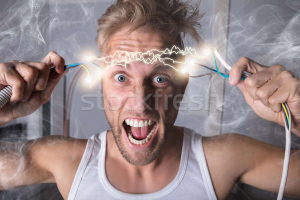 Hombre cables retrato gritando dolor Foto stock © AndreyPopov