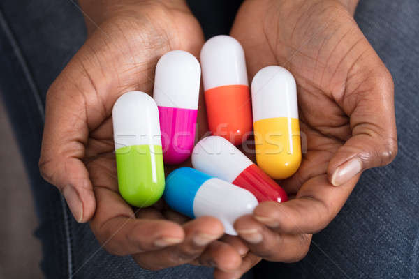 Emberi kéz választék gyógyszer tabletták magasról fotózva kilátás Stock fotó © AndreyPopov