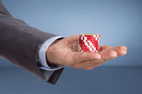 Hand halten Casino-Chips blau Hände Mann Stock foto © AndreyPopov