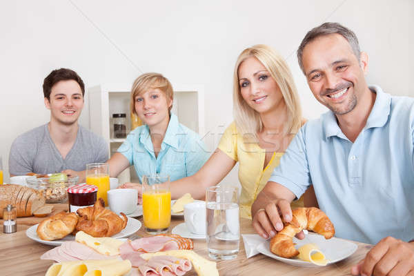 Foto stock: Família · feliz · café · da · manhã · dois · adolescente · crianças