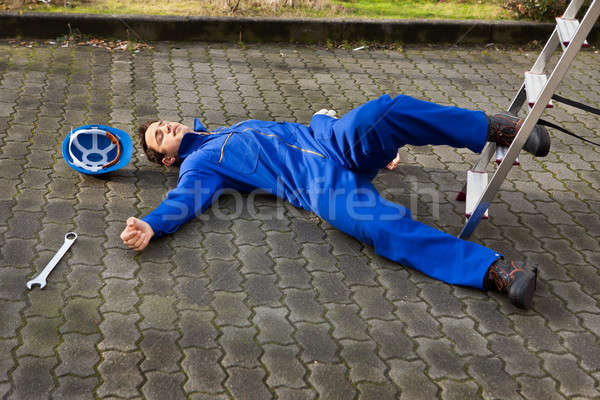 Foto stock: Inconsciente · técnico · escalera · calle · jóvenes