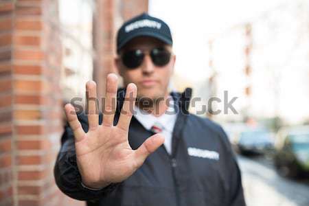 Guardia de seguridad parada gesto fuera edificio Foto stock © AndreyPopov