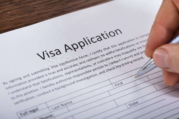 Personne remplissage visa demande forme Photo stock © AndreyPopov