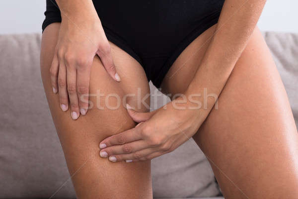 Weiblichen Cellulite Schenkel home Frau Stock foto © AndreyPopov