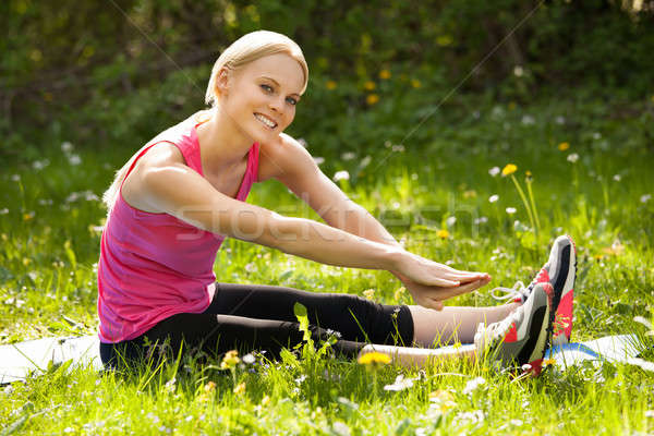 [[stock_photo]]: Heureux · femme · parc · portrait · jeunes