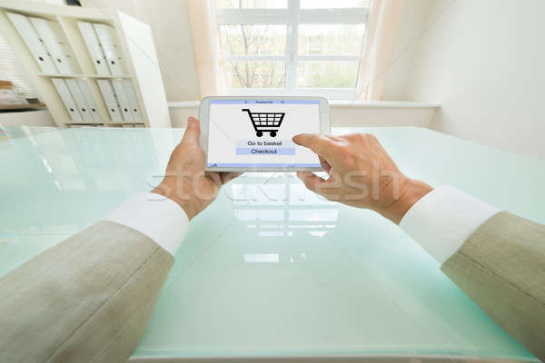 Imprenditore shopping online primo piano digitale tablet Foto d'archivio © AndreyPopov