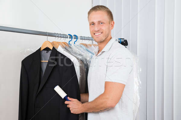 商業照片: 男子 · 衣服 · 存儲 · 年輕 · 快樂 · 清洗