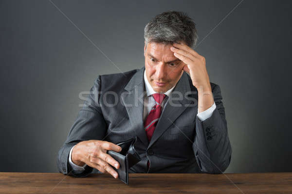 Megrémült üzletember üres pénztárca ül asztal Stock fotó © AndreyPopov