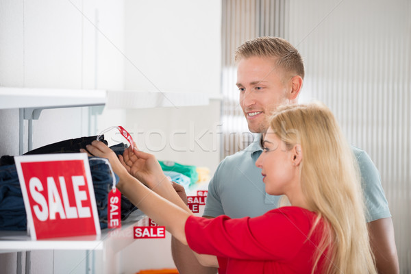 Stock foto: Paar · schauen · Verkauf · Tag · Jeans