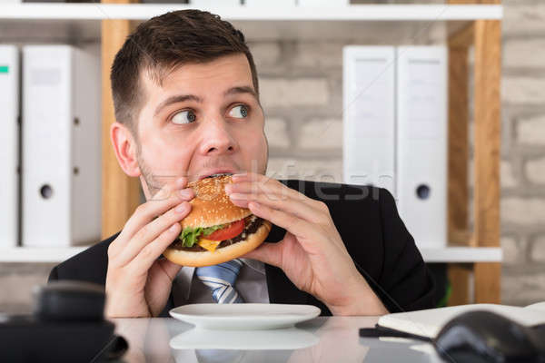 [[stock_photo]]: élégant · jeunes · affaires · manger · Burger