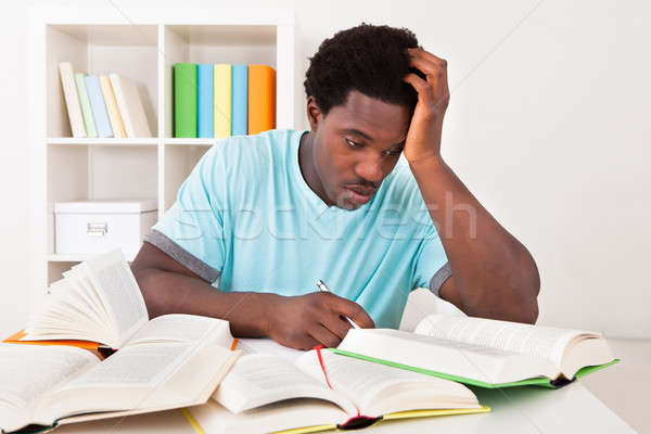 [[stock_photo]]: Anxieux · jeunes · africaine · homme · étudier · maison