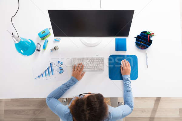 Foto stock: Mujer · de · trabajo · lugar · de · trabajo · vista · mujer · de · negocios