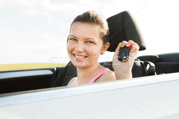 Mujer coche nuevo claves feliz Foto stock © AndreyPopov