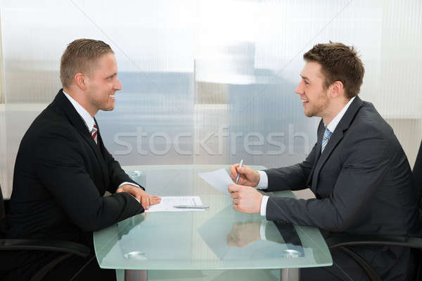 Stock foto: Geschäftsmann · Beschäftigung · Interview · glücklich · jungen · Büro