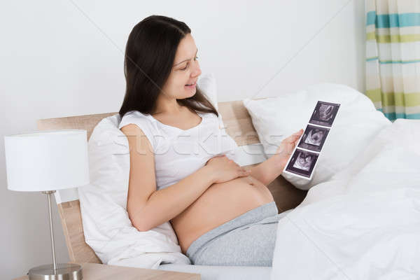 Femme enceinte ultrasons image bébé heureux [[stock_photo]] © AndreyPopov