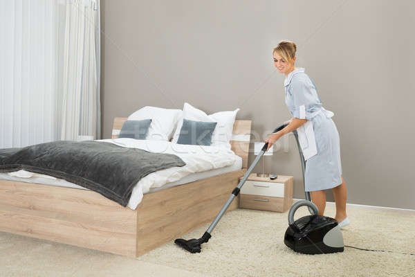 Stockfoto: Huishoudster · schoonmaken · stofzuiger · vrouwelijke · hotelkamer