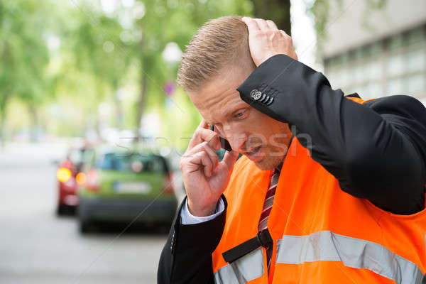 Man roepen mobieltje auto ongeval jonge Stockfoto © AndreyPopov