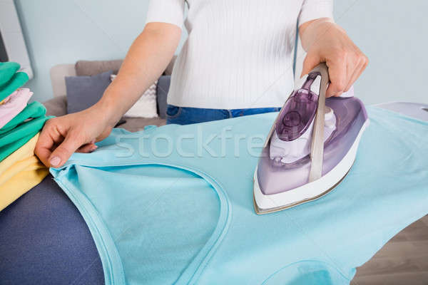 Foto stock: Empregada · roupa · conselho · mão