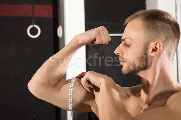 Człowiek ramię centymetrem młodych sportowiec Zdjęcia stock © AndreyPopov