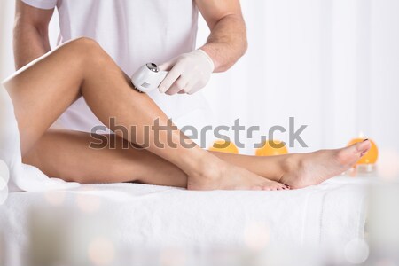 Femeie ultrasunete tratament frumuseţe clinică Imagine de stoc © AndreyPopov