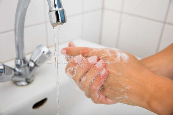 Mujer jabón mano primer plano lavado Foto stock © AndreyPopov