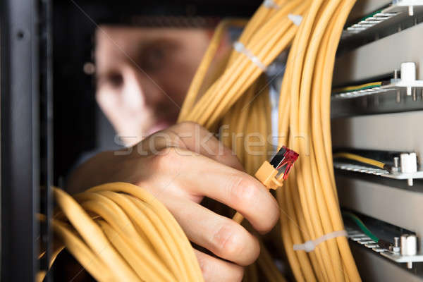 工程師 電纜 服務器 數據中心 業務 商業照片 © AndreyPopov