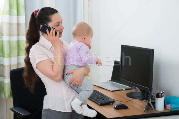 Nő kislány beszél okostelefon felnőtt otthon Stock fotó © AndreyPopov