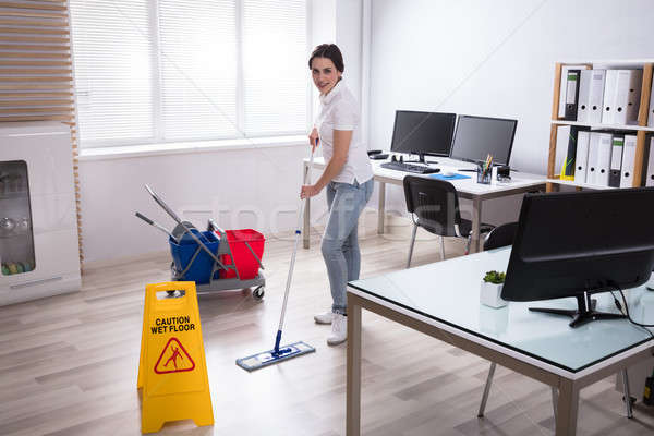 Nat vloer voorzichtigheid teken schoonmaken Stockfoto © AndreyPopov