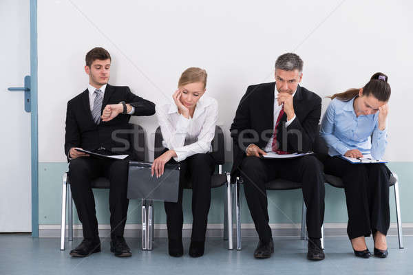 Geschäftsleute warten Vorstellungsgespräch Sitzung Stuhl Büro Stock foto © AndreyPopov