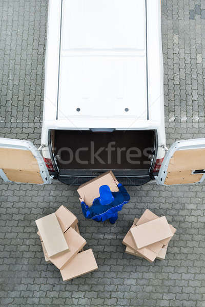 Foto stock: Mensajero · cartón · cajas · van · calle · directamente