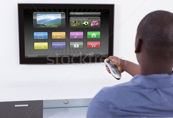 Férfi távoli afrikai tart televízió kéz Stock fotó © AndreyPopov
