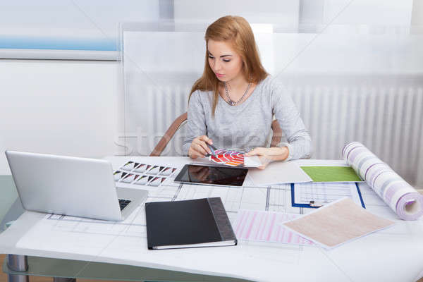 Stock fotó: Fiatal · nő · dolgozik · irodai · asztal · portré · üzlet · nő