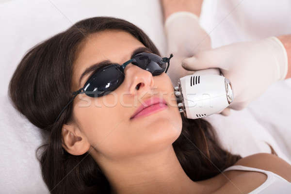 Mulher laser tratamento da pele mulher jovem saudável Foto stock © AndreyPopov