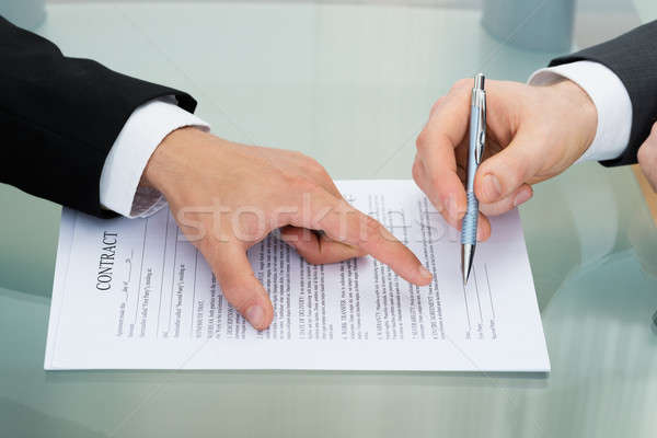 Imprenditore firma contratto persona punta carta Foto d'archivio © AndreyPopov