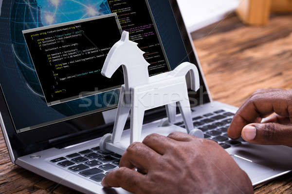 Stockfoto: Trojaans · malware · laptop · zakenman · met · behulp · van · laptop