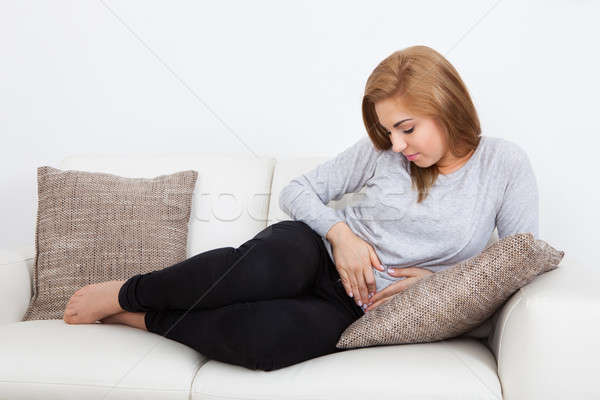 Mulher jovem sofrimento dor de estômago retrato dor estômago Foto stock © AndreyPopov