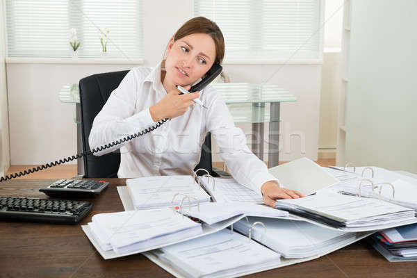 Foto stock: Empresária · telefone · contabilidade · jovem · falante · escritório