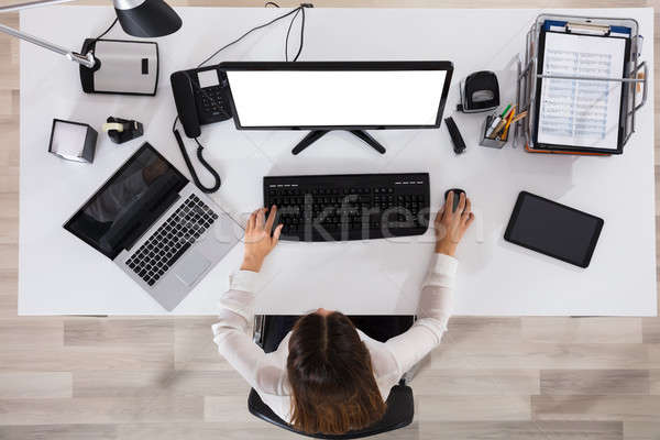 Ver empresária trabalhando computador branco Foto stock © AndreyPopov